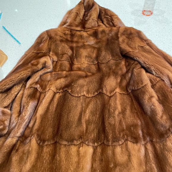 Beaver fur coat - Picture 1 of 5